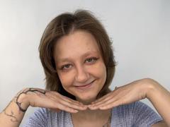 KarenaDenjen - female with brown hair webcam at xLoveCam