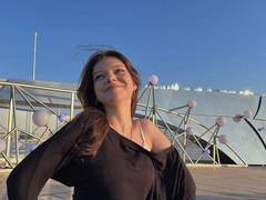 KarenaHoltgrewe - female with brown hair webcam at xLoveCam