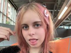 KarenaRomani - blond female webcam at xLoveCam