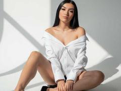 KarinaArisonya - female with black hair webcam at xLoveCam