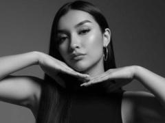 KarinaArisonya - female with black hair webcam at xLoveCam