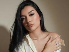 KarinaArisonya - female with black hair webcam at xLoveCam