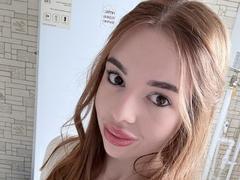 KarinaVibe69 from xLoveCam
