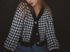 Karish - female with brown hair and  small tits webcam at xLoveCam