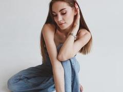 Karish - female with brown hair and  small tits webcam at xLoveCam