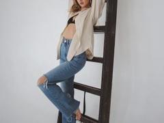 Karish - female with brown hair and  small tits webcam at xLoveCam