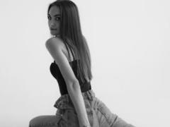 Karish - female with brown hair and  small tits webcam at xLoveCam