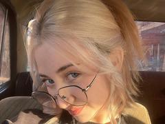 KarleneAgins from xLoveCam