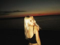 KaroasLove - blond female with  big tits webcam at xLoveCam