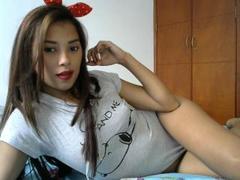 KarolaBella - female with brown hair webcam at xLoveCam