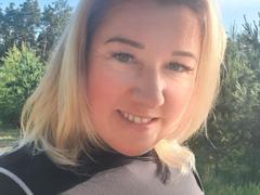 KarolinaInsky - blond female with  big tits webcam at xLoveCam