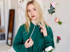 KarolinaRay-hot - blond female webcam at xLoveCam