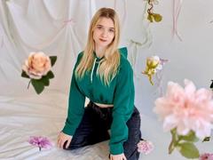 KarolinaRay-hot - blond female webcam at xLoveCam