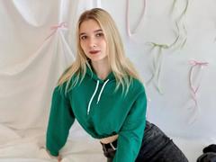 KarolinaRay-hot - blond female webcam at xLoveCam