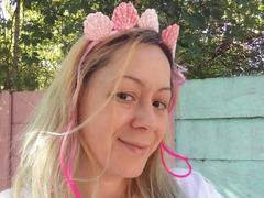 CarolyneSyeraX - female with red hair and  big tits webcam at xLoveCam