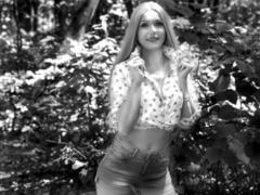 YouGotMeForEver - female with brown hair webcam at xLoveCam