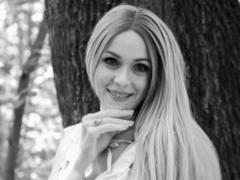 YouGotMeForEver - female with brown hair webcam at xLoveCam