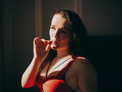 KateUnique - female with brown hair webcam at xLoveCam