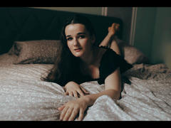 KateUnique - female with brown hair webcam at xLoveCam