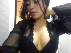 Kathies - female with black hair webcam at xLoveCam