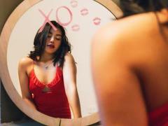 Kathies - female with black hair webcam at xLoveCam