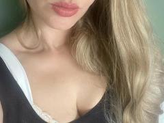 Kathinka-hot - blond female webcam at xLoveCam