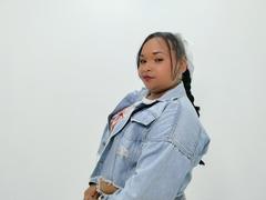 KaylaDark - female with brown hair and  big tits webcam at xLoveCam