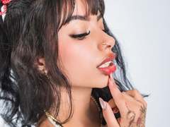Kazumii - female with black hair webcam at xLoveCam