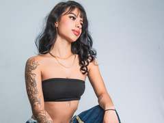 Kazumii - female with black hair webcam at xLoveCam