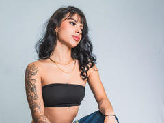 Kazumii - female with black hair webcam at xLoveCam