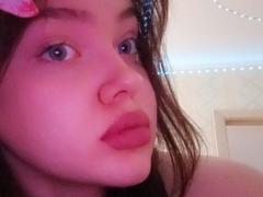 KeenaBerteau - female with brown hair webcam at xLoveCam