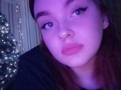 KeenaBerteau - female with brown hair webcam at xLoveCam