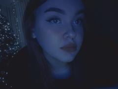 KeenaBerteau - female with brown hair webcam at xLoveCam