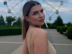 MauraHiteman - female with black hair and  big tits webcam at LiveJasmin