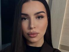 MauraHiteman - female with black hair and  big tits webcam at LiveJasmin