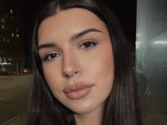 MauraHiteman - female with black hair and  big tits webcam at LiveJasmin
