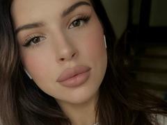 MauraHiteman - female with black hair and  big tits webcam at LiveJasmin