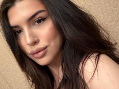 MauraHiteman - female with black hair and  big tits webcam at LiveJasmin