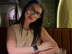 MauraHiteman - female with black hair and  big tits webcam at LiveJasmin
