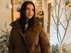MauraHiteman - female with black hair and  big tits webcam at LiveJasmin