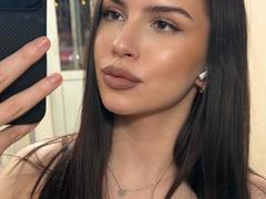 MauraHiteman - female with black hair and  big tits webcam at LiveJasmin