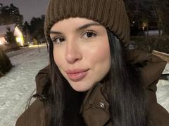 MauraHiteman - female with black hair and  big tits webcam at LiveJasmin