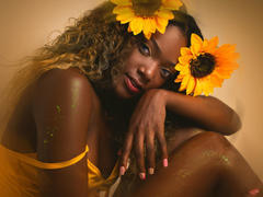 KeisyCollins - female with black hair webcam at LiveJasmin