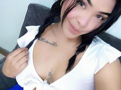 AlanaFoxia - female with black hair webcam at xLoveCam