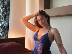 KenzieONEx - female with brown hair webcam at xLoveCam
