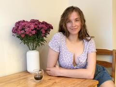 KenzieONEx - female with brown hair webcam at xLoveCam