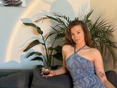 KenzieONEx - female with brown hair webcam at xLoveCam