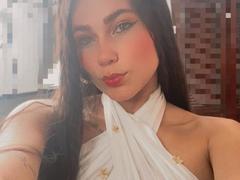 KeraniMarala - female with brown hair webcam at xLoveCam
