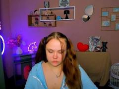 KeriForU - female with brown hair webcam at xLoveCam