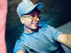 KermyBerty - male webcam at xLoveCam